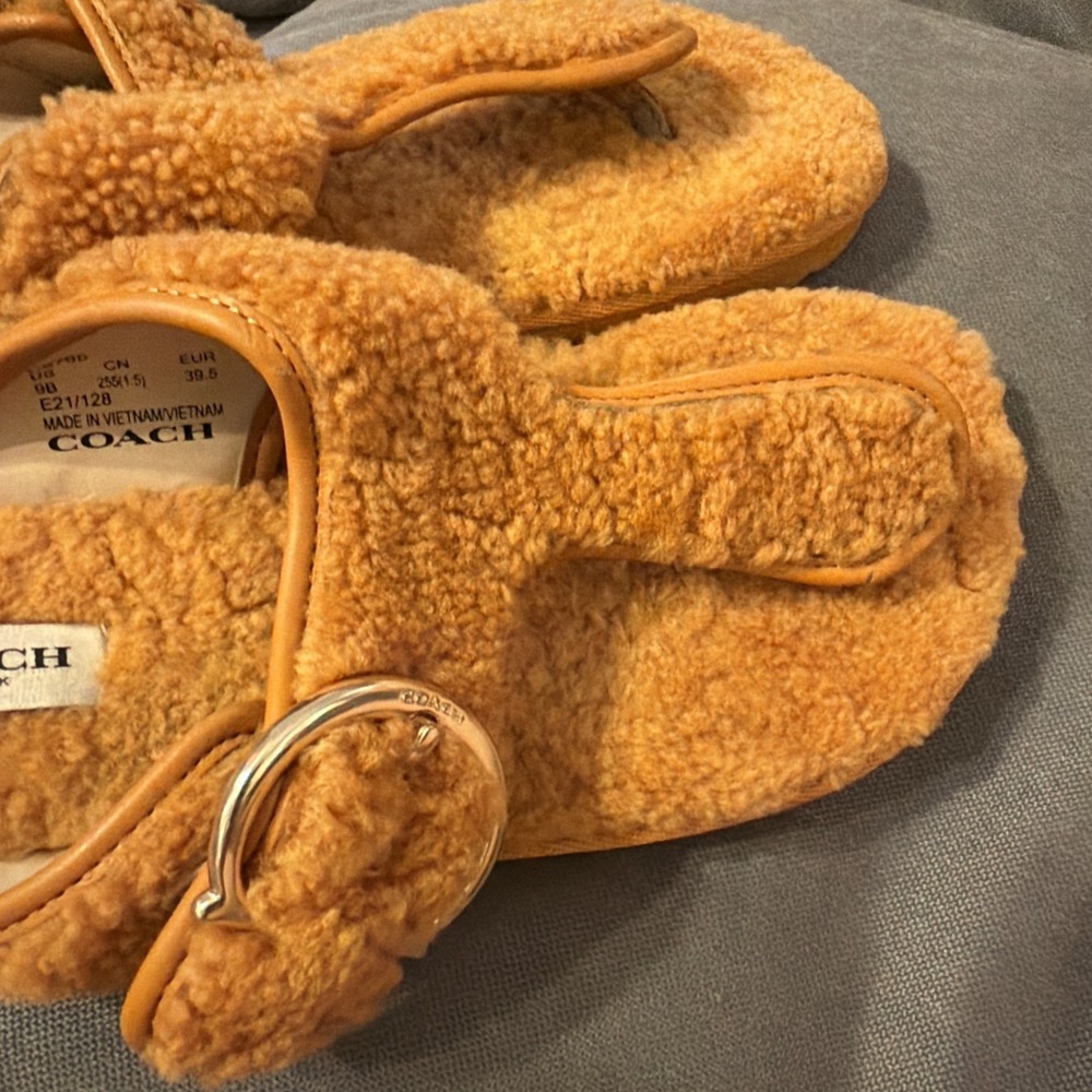 Coach Hollie Shearling Orange Flip Flops Gold Buckle 9B - Picture 4 of 7